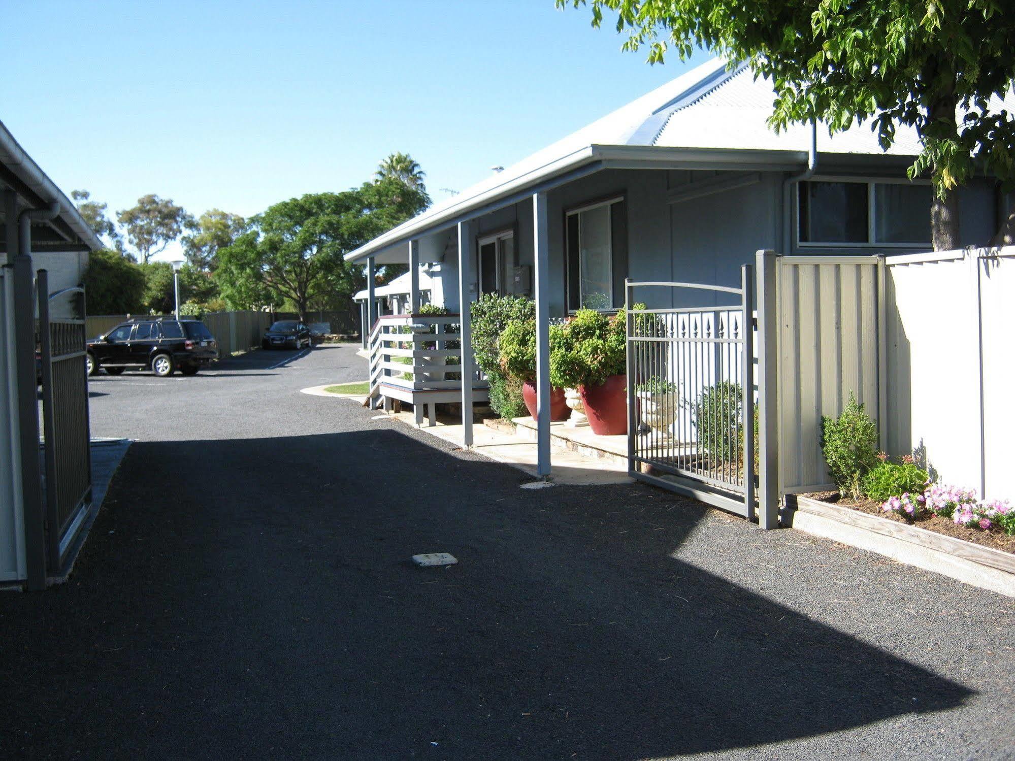 Canberra Ave Villas Queanbeyan Exterior photo